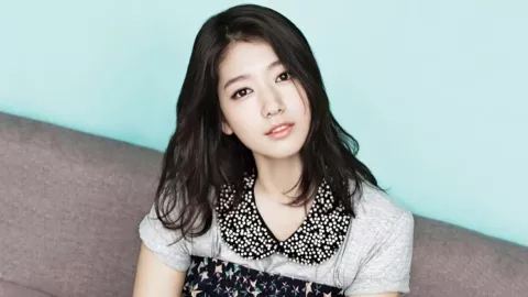 搜查犬盯上可疑行李箱