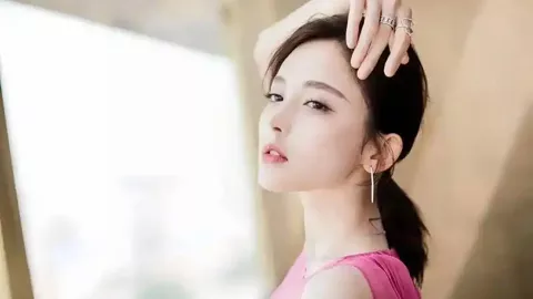 路透社评阅兵新武器被外网网友怒怼