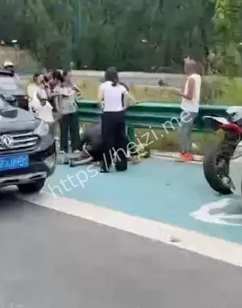 爆料