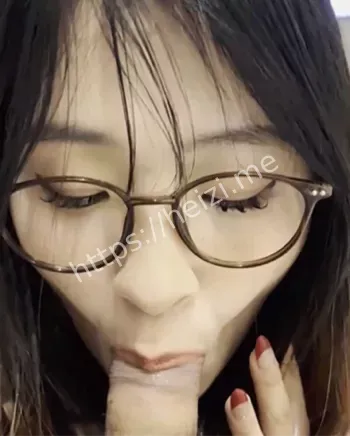 超美眼镜妹