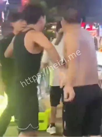 持械互殴