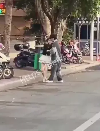 痛殴小妹