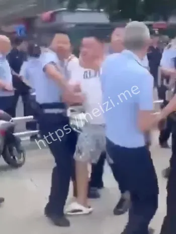 施暴者