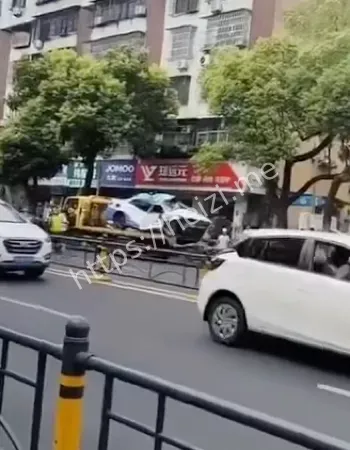 四位学生受重伤