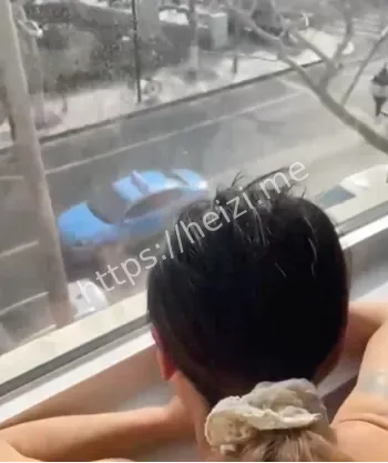 酒吧卫生间