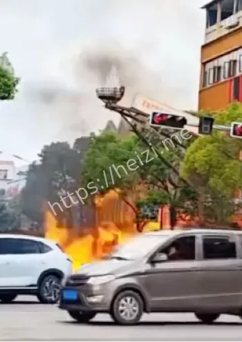 云南楚雄货车火灾