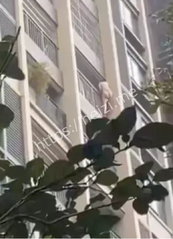 脱衣爬楼逃生