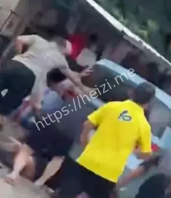 钦州早市惨重碰撞现场