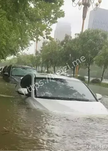许昌暴雨红色预警