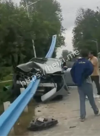 20辆车相撞自燃事件