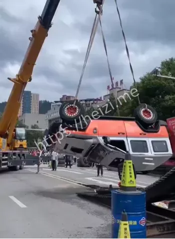 212攀爬赛翻车