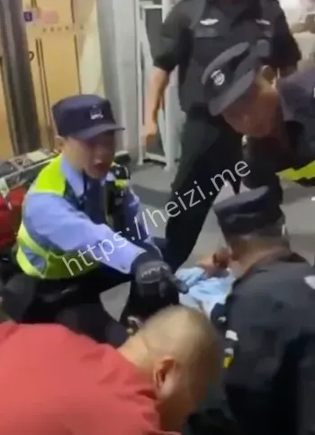 超市屠杀现场图