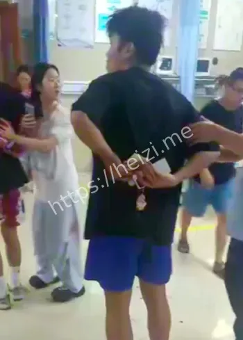 福建泉港KFC持刀伤人事件