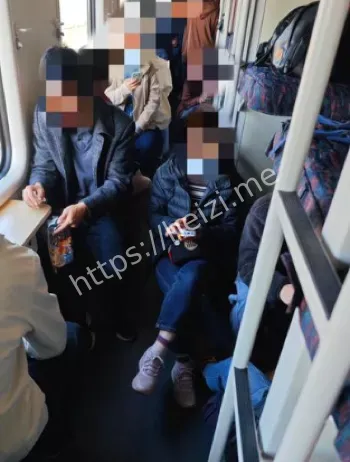 母亲制止列车猥亵英雄