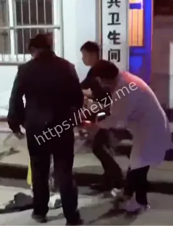 公共厕所男女激情