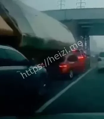 烟台渣土车侧翻