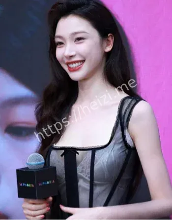 易梦玲胡彦斌马尔代夫吻照