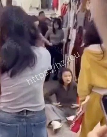 两拨小仙女