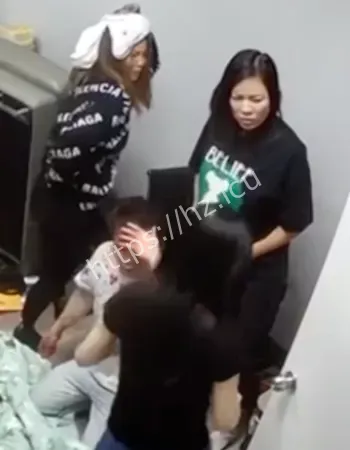 被迫脱衣