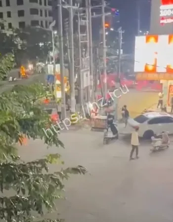 塑料椅空中划弧