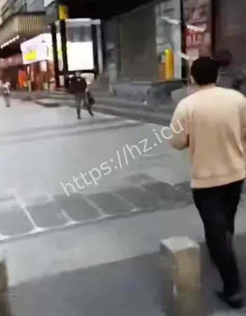 持刀狂砍6人至2死