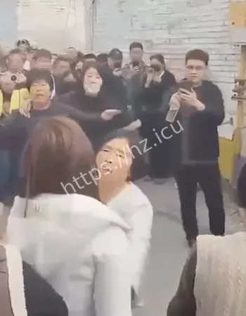 却被小三和大妈辱骂群殴