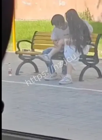 情侣公然黄金手激情直捣花心