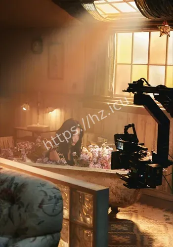 虞书欣穿白色锁骨线条