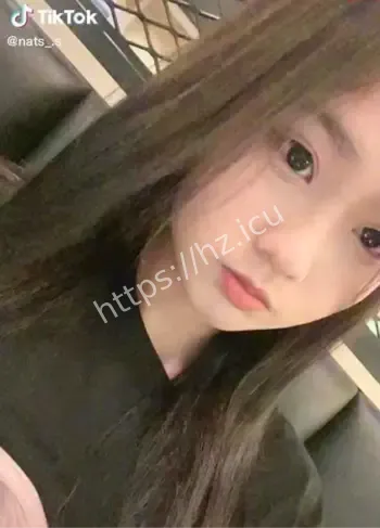 可爱形象不雅自拍崩塌细节