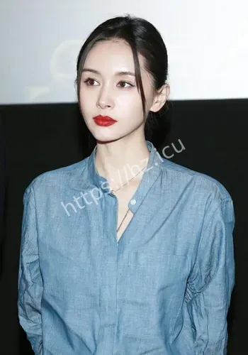 饭后开怀大笑尽显松弛感