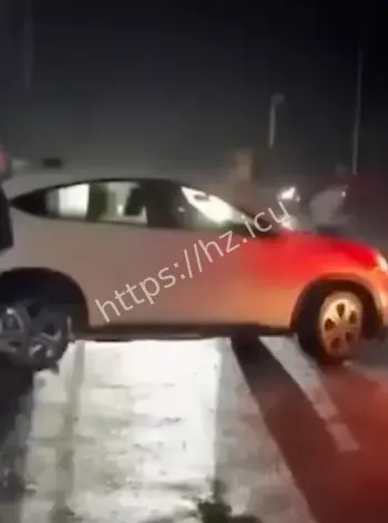 场面混乱如同古惑仔电影