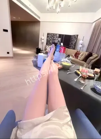 舌尖狂舔自拍