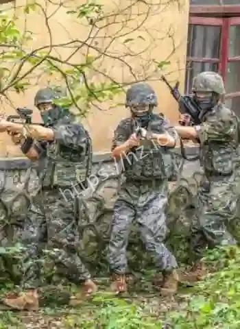 40名干警集体遇险