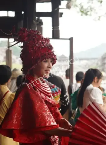 闭眼凤凰喜服恐怖事件