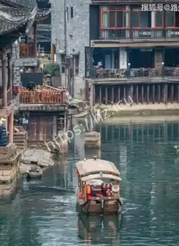 闭眼凤凰喜服恐怖事件