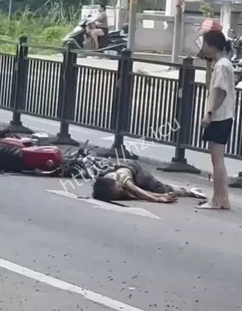 卷入摩托车